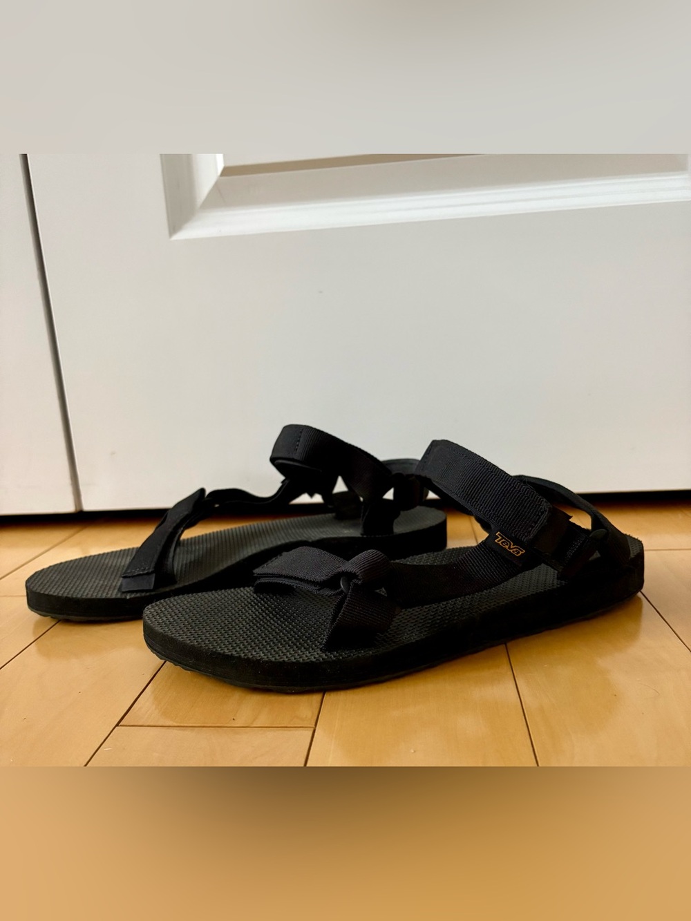 Teva Women’s Universal Black Velcro Adjustable Strap Sandals Size 10 EUC